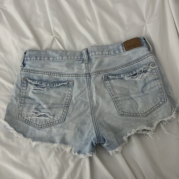 AMERICAN EAGLE Distressed Light Wash MOM Jean Shorts - Picture 7 of 10